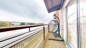 Photo 24- click for photo gallery